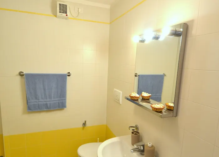 Luminous Flat 80m From The - Beahost Apartmán